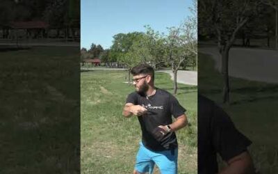 Throwing a 45 record in disc golf?? 🥏 #discgolf #challenge